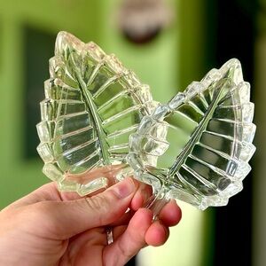 VTG Dainty Elegant Glass Leaves Pair Nature Lovers Cute Trinket Dishes Set of 2